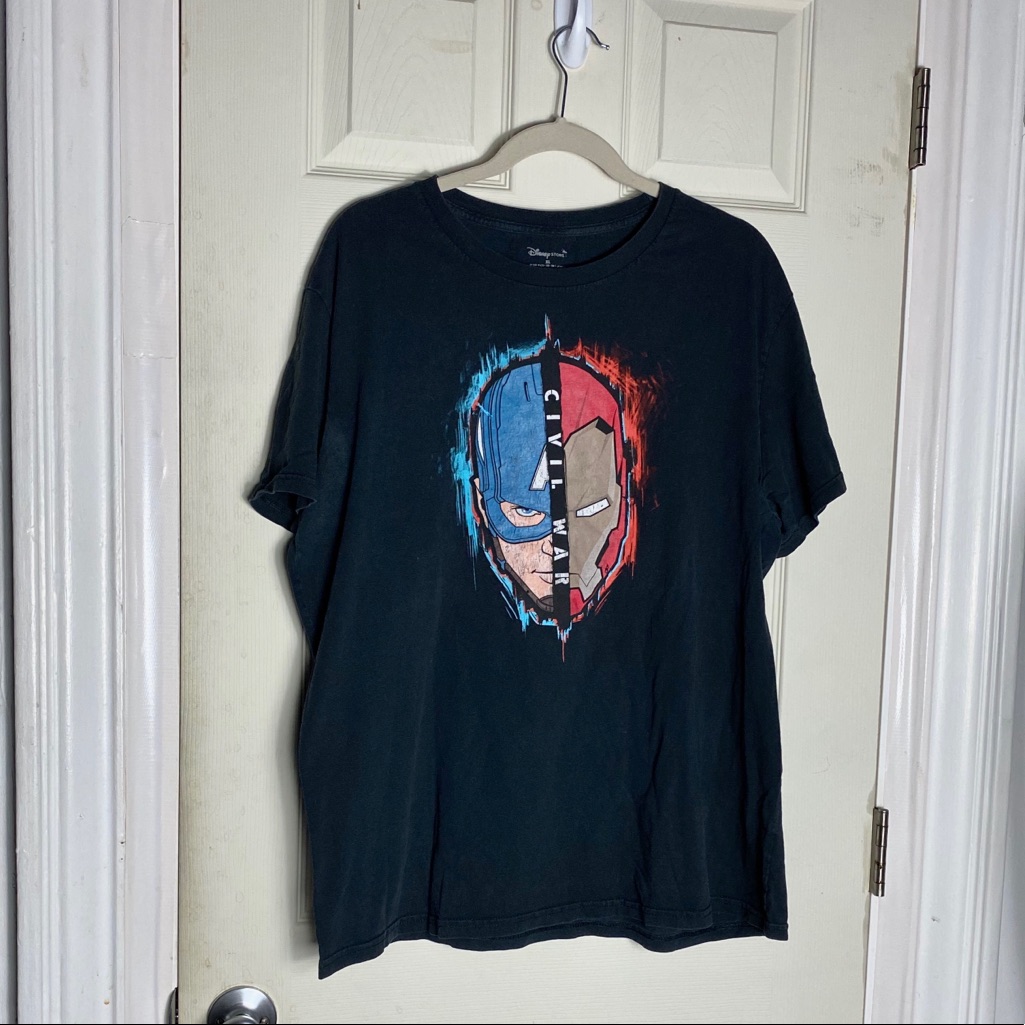 Disney Store Marvel Tshirt Xl Unisex Euc